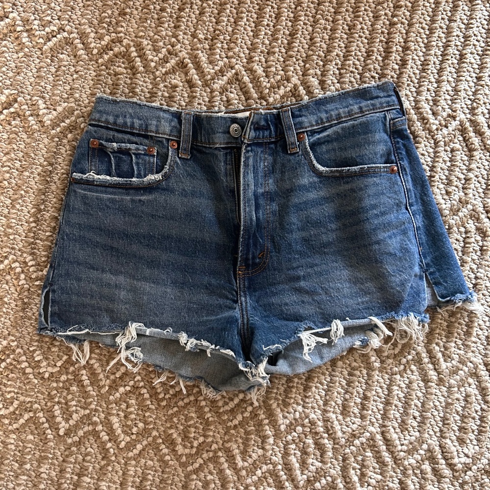Abercrombie and Fitch The Mom Short High Rise size 6